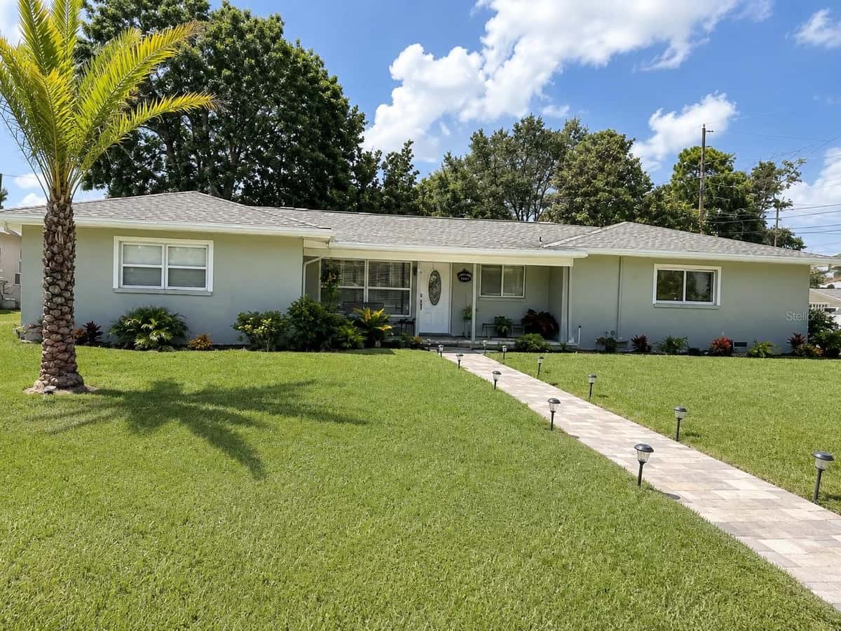 2001 MAGNOLIA DRIVE