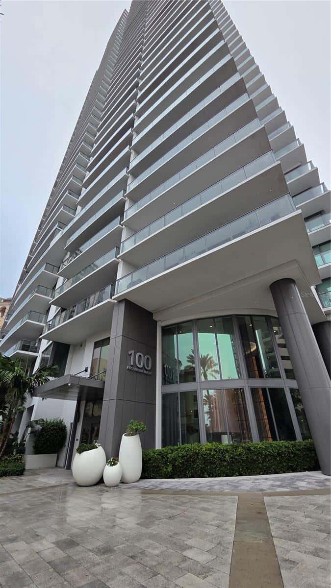 100 1ST AVENUE