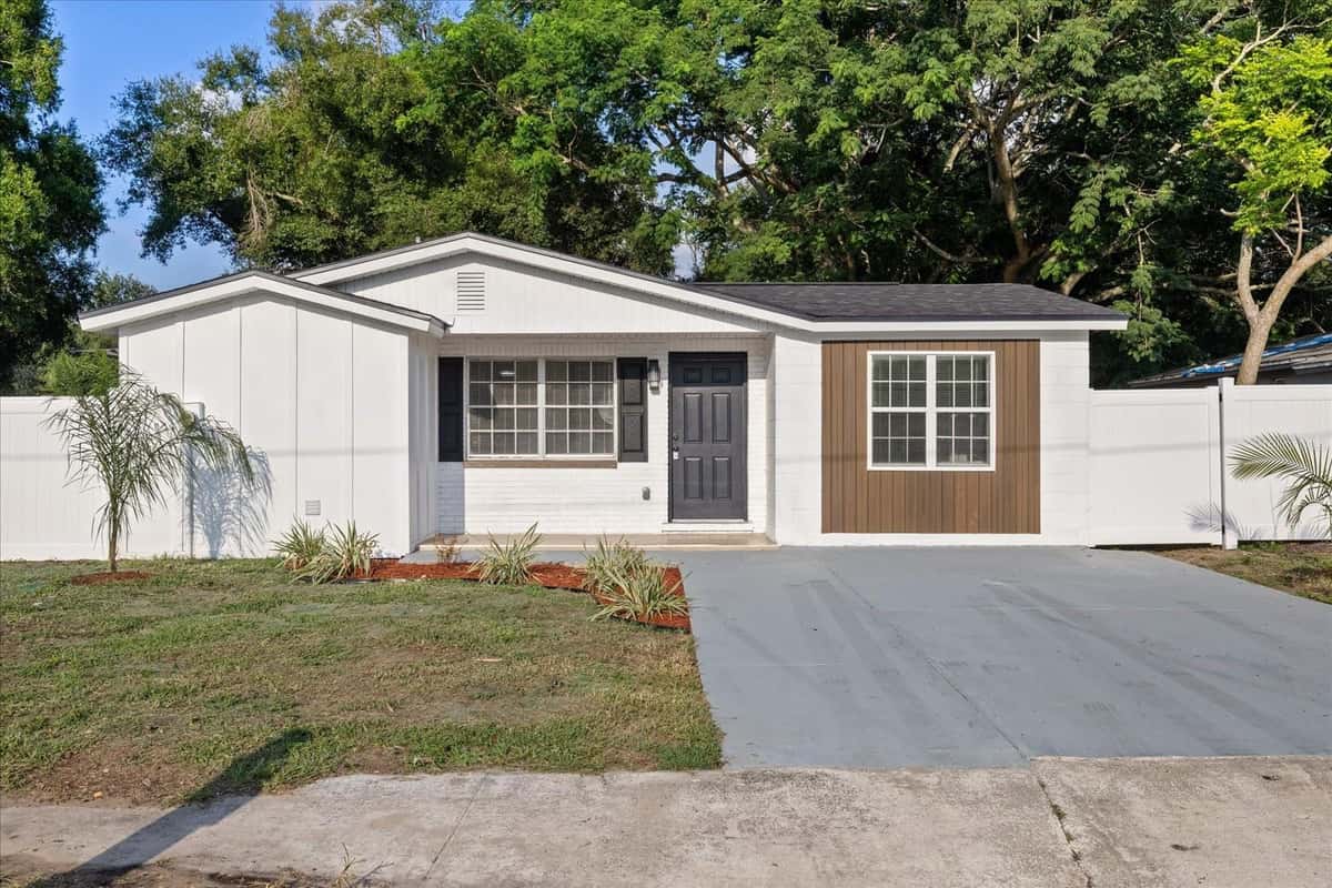 8711 RIVER FOREST CIRCLE