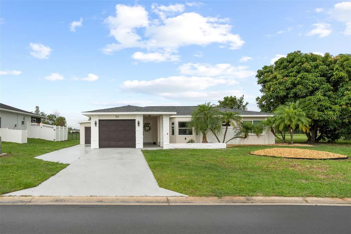 30 OAKLAND HILLS COURT