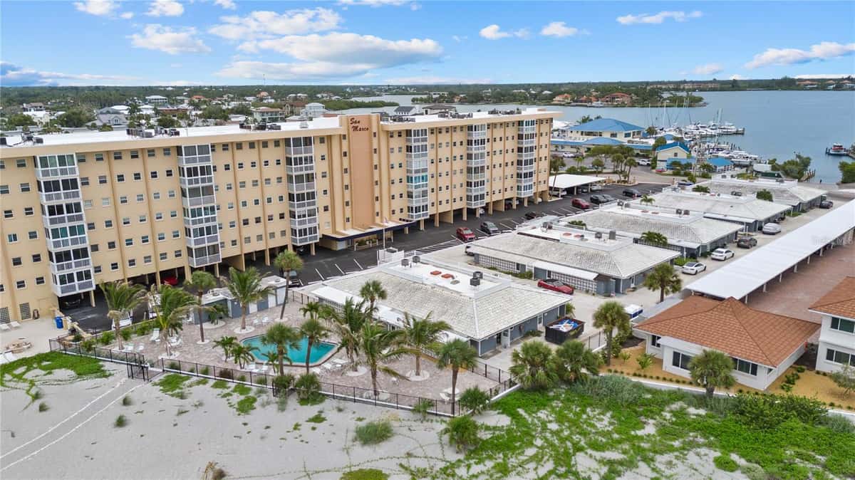 1205 TARPON CENTER DRIVE