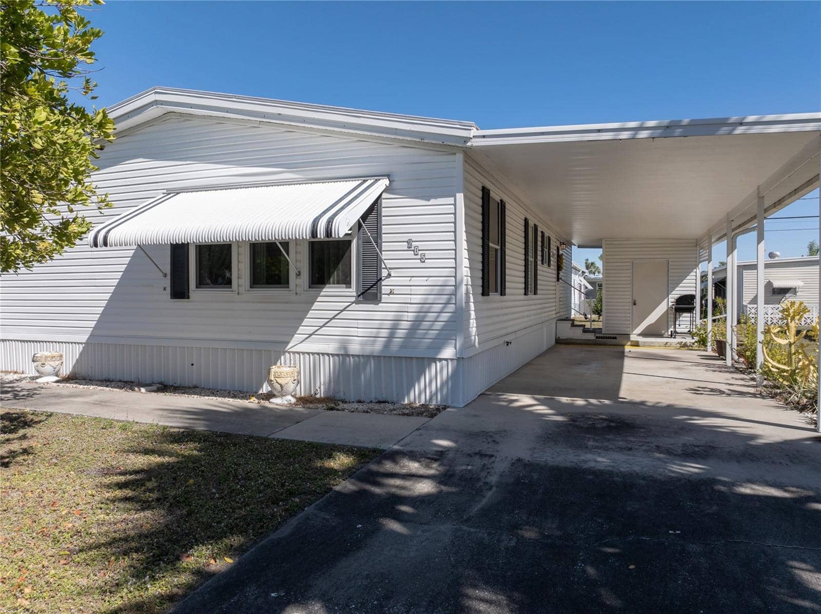 205 CARRIAGE LANE