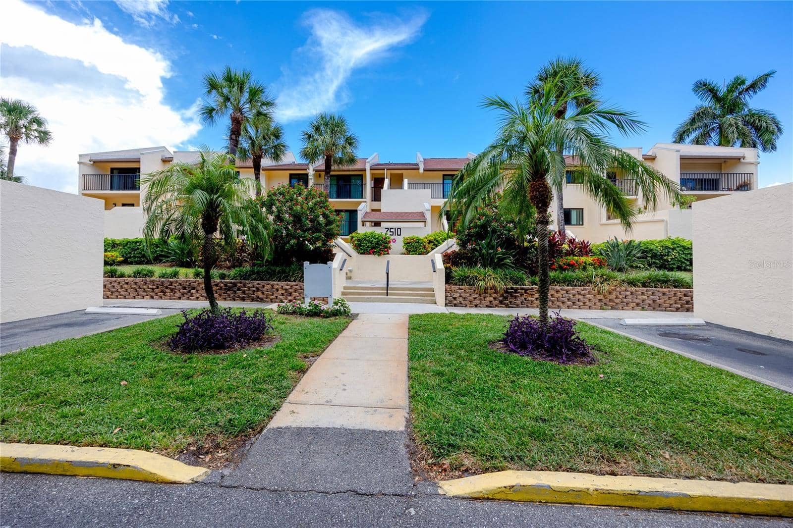 7510 SUNSHINE SKYWAY LANE