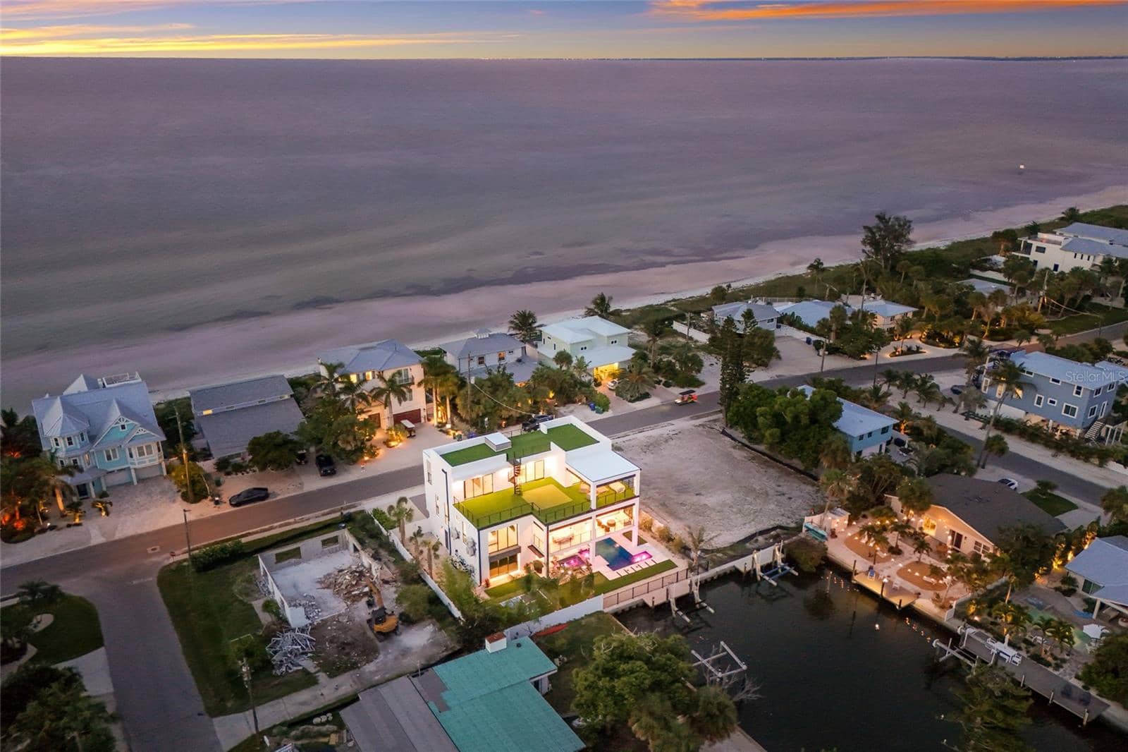 703 BAY BOULEVARD