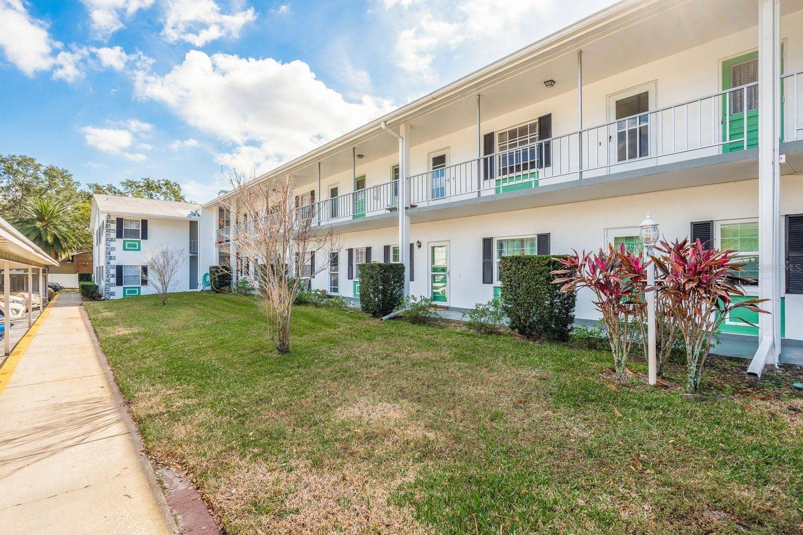 200 GLENNES LANE