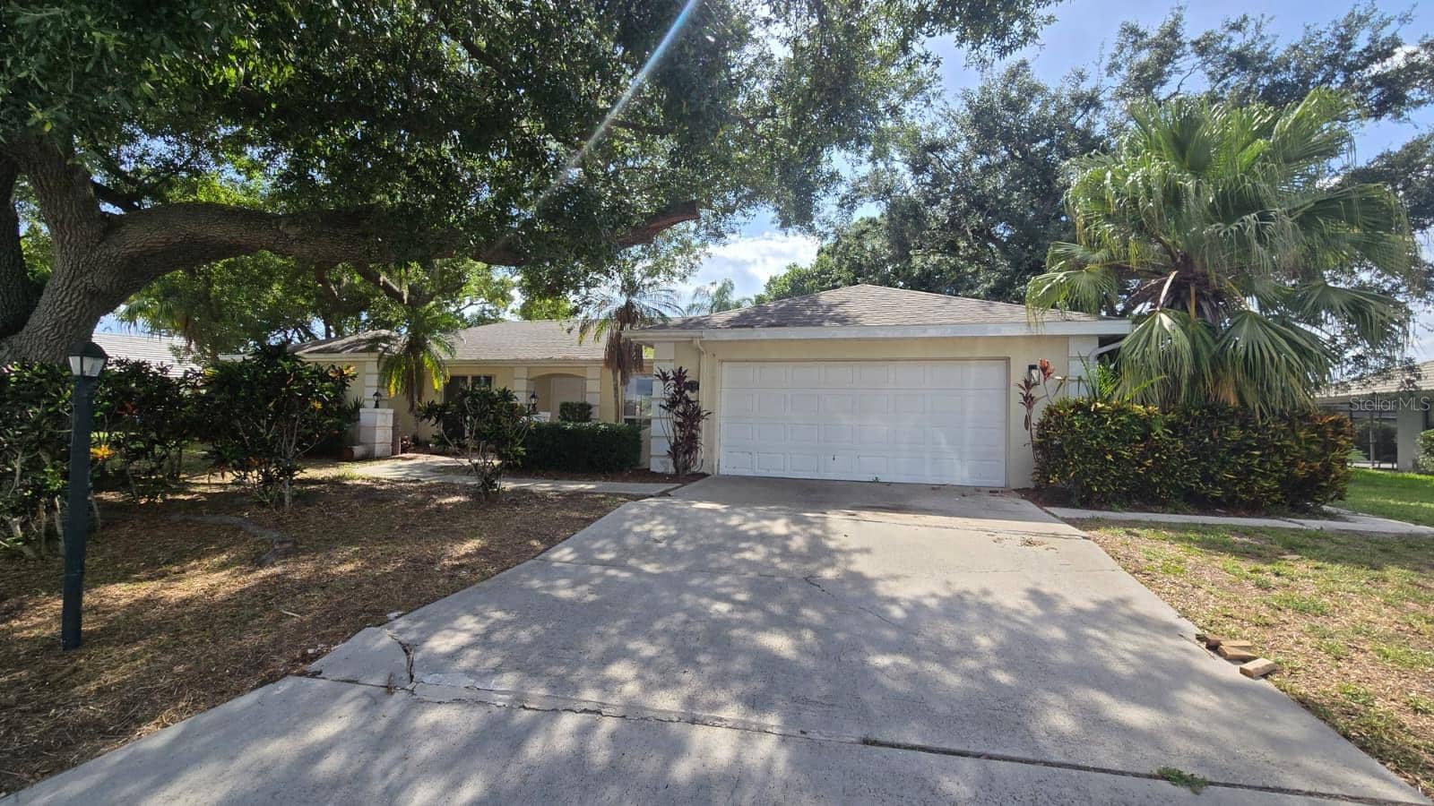 5697 COUNTRY LAKES DRIVE