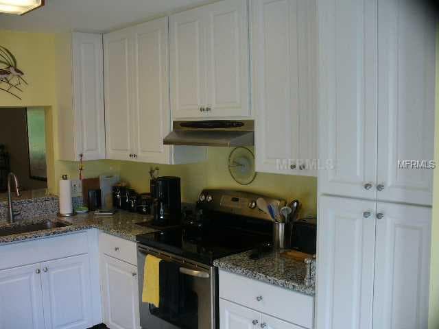 571 LAKESIDE DRIVE — photo 6 of 20