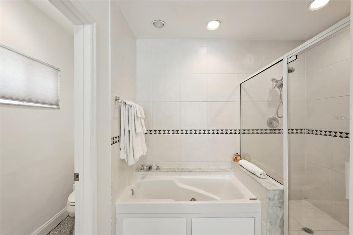 55 WASHINGTON DRIVE — photo 40 of 79