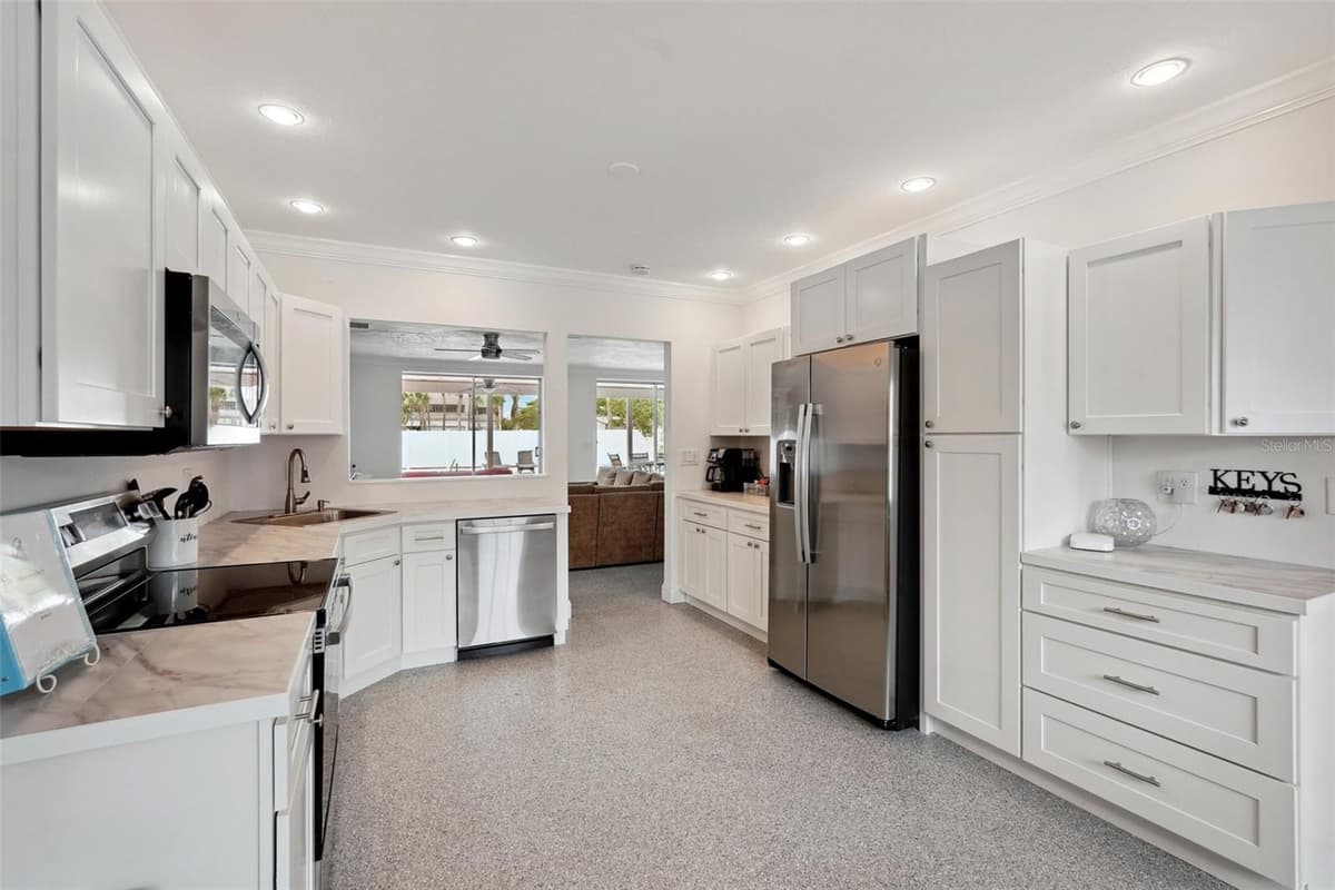 55 WASHINGTON DRIVE — photo 4 of 79