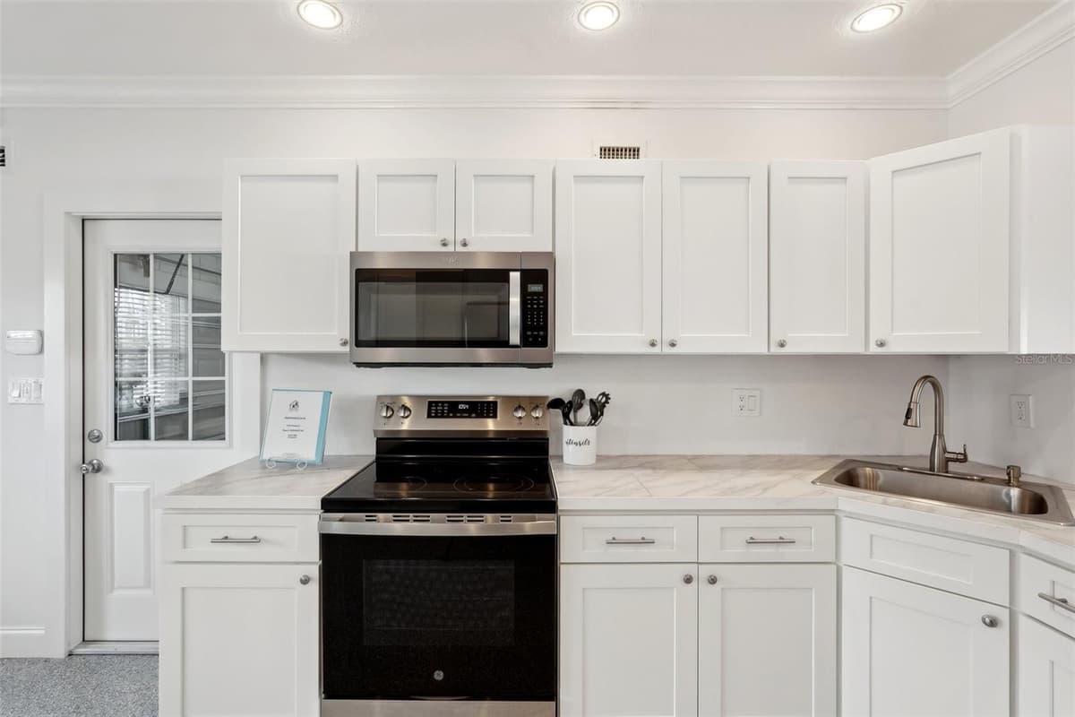 55 WASHINGTON DRIVE — photo 30 of 79