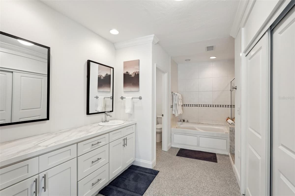 55 WASHINGTON DRIVE — photo 9 of 79
