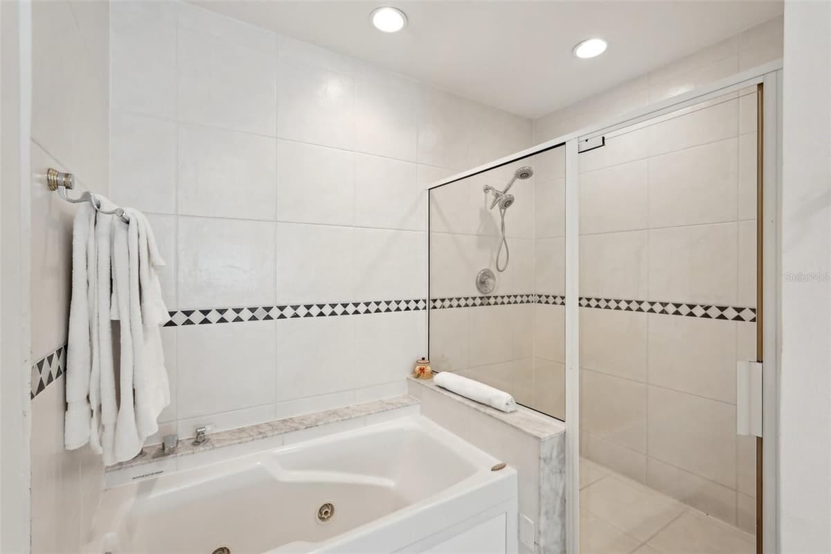 55 WASHINGTON DRIVE — photo 39 of 79