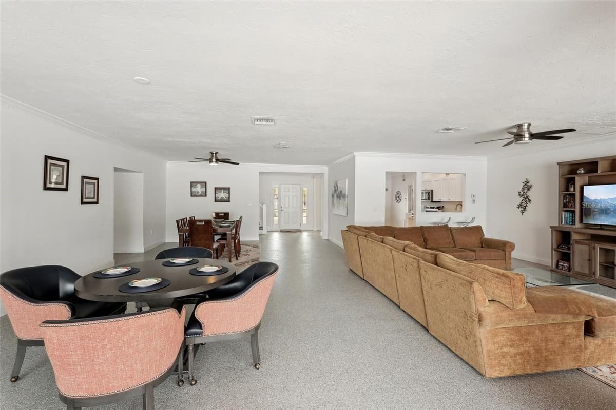 55 WASHINGTON DRIVE — photo 27 of 79
