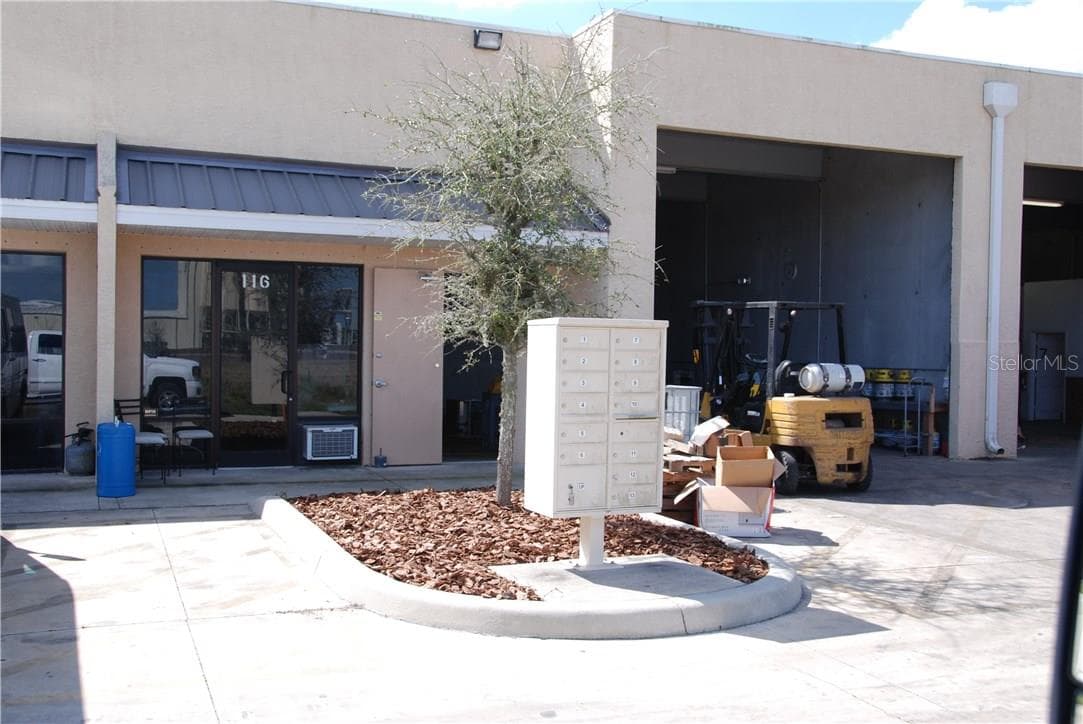 28041 AIRPARK DRIVE — photo 3 of 4