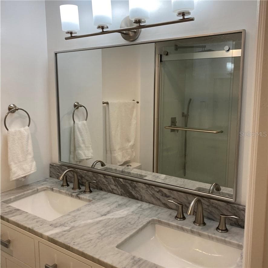 880 MANDALAY AVENUE — photo 10 of 33