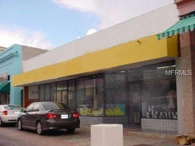 32 CALLE COMERCIO — photo 1 of 2