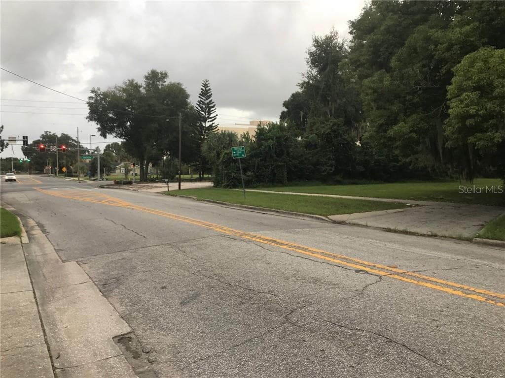 315 SINCLAIR AVENUE — photo 3 of 9