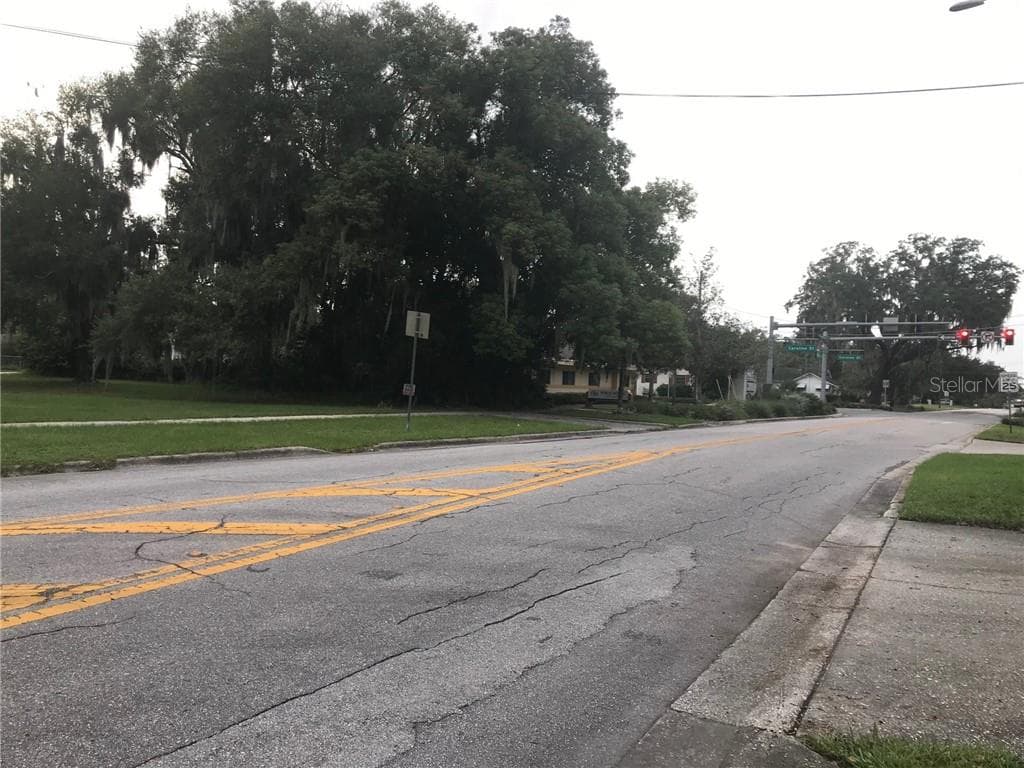 315 SINCLAIR AVENUE — photo 4 of 9