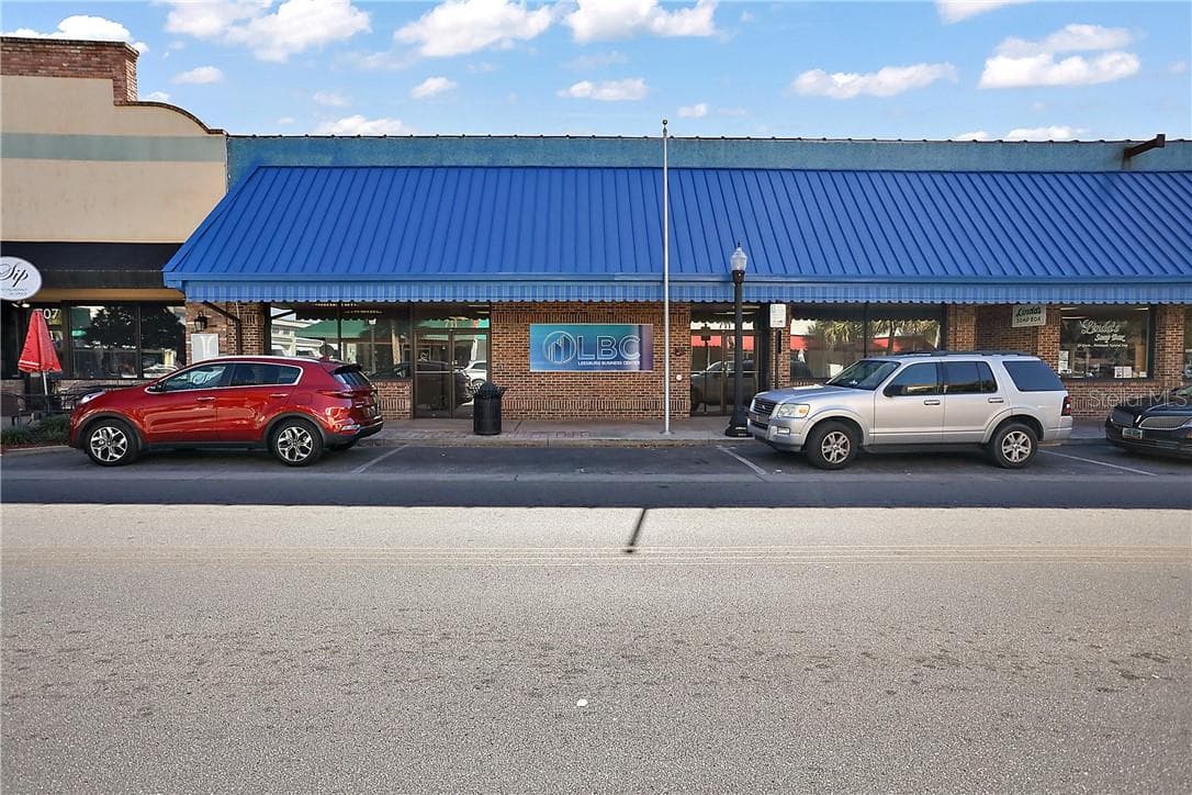 711 MAIN STREET — photo 1 of 23