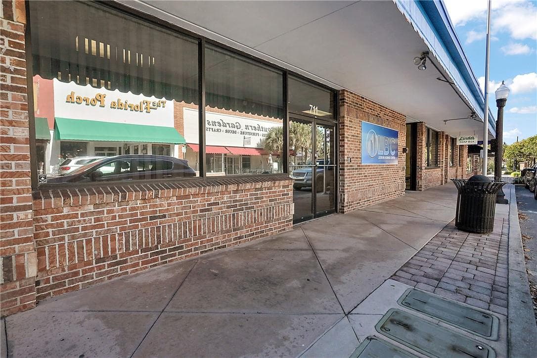 711 MAIN STREET — photo 2 of 23