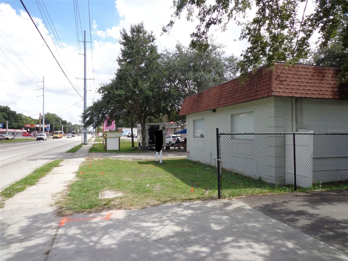 1904 W WATERS AVE — photo 3 of 19