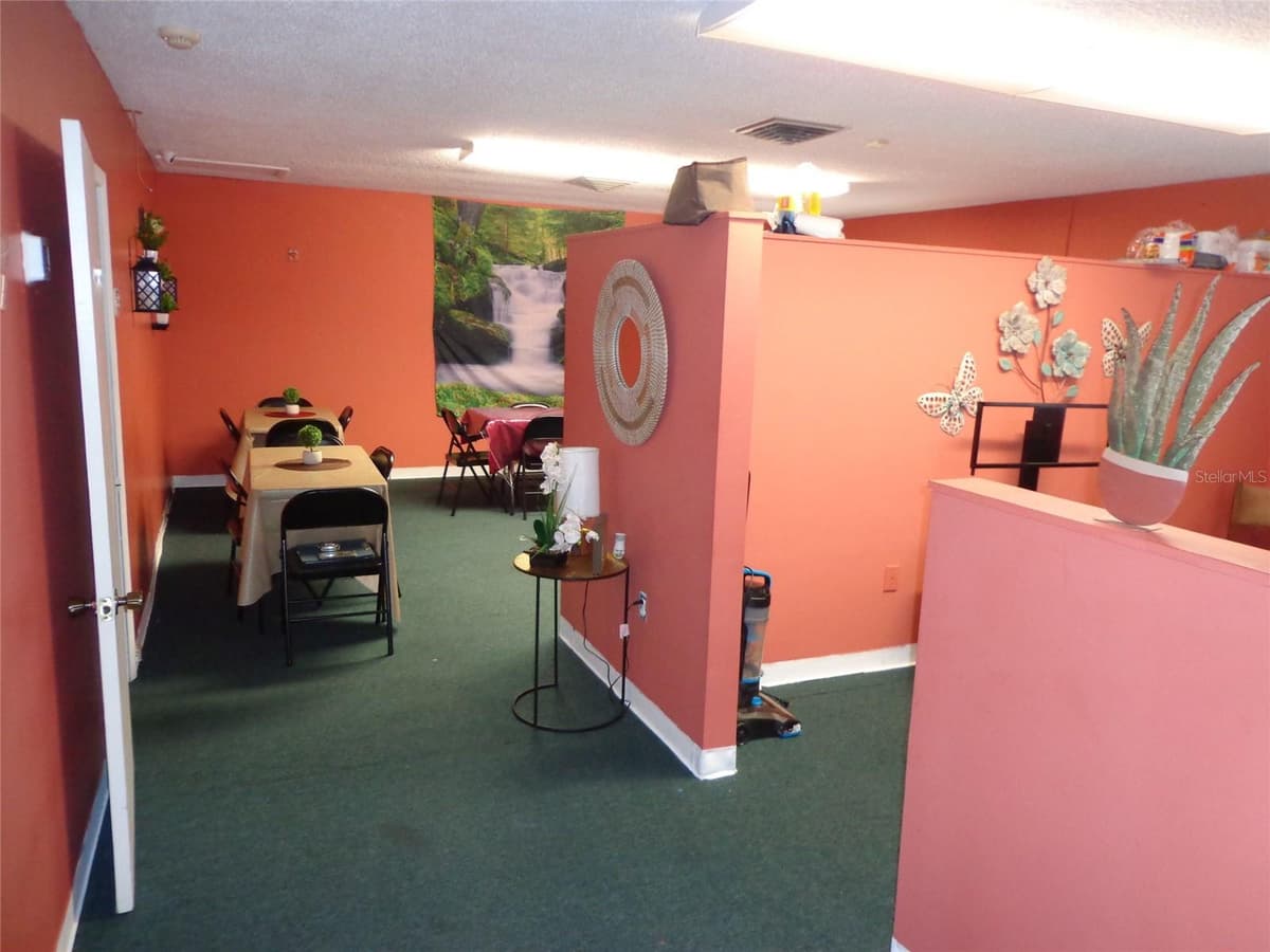 1904 W WATERS AVE — photo 6 of 19
