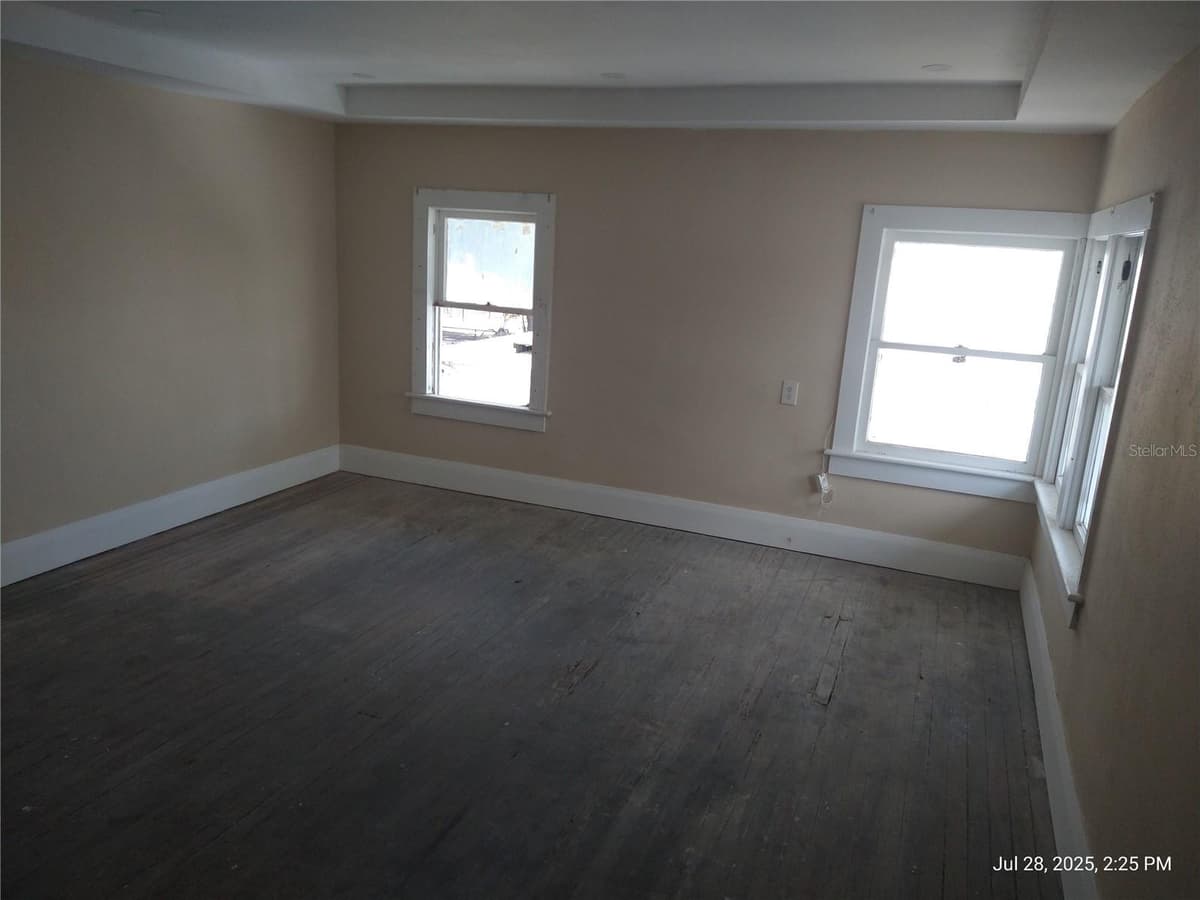 909 and 911 WEST HILLSBOROUGH AVENUE — photo 20 of 31