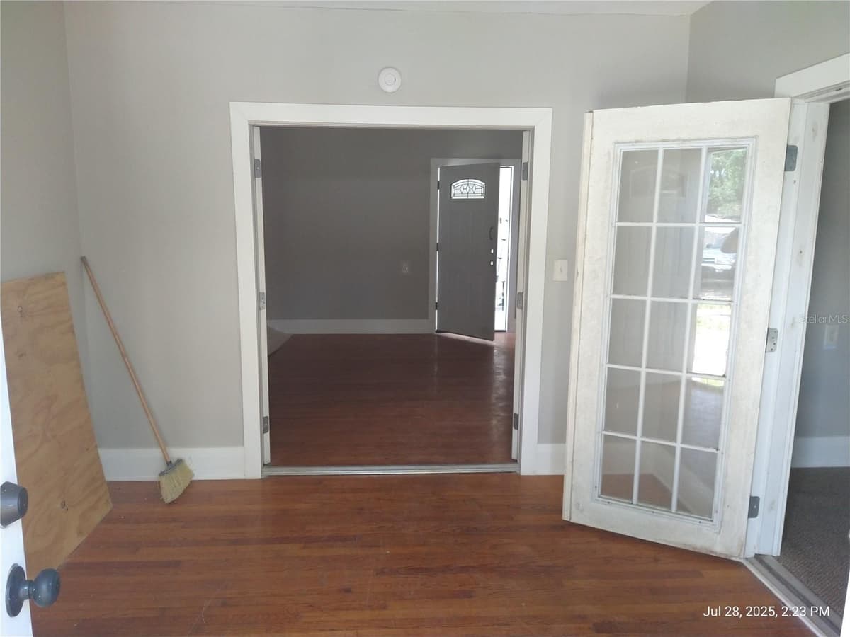 909 and 911 WEST HILLSBOROUGH AVENUE — photo 9 of 31