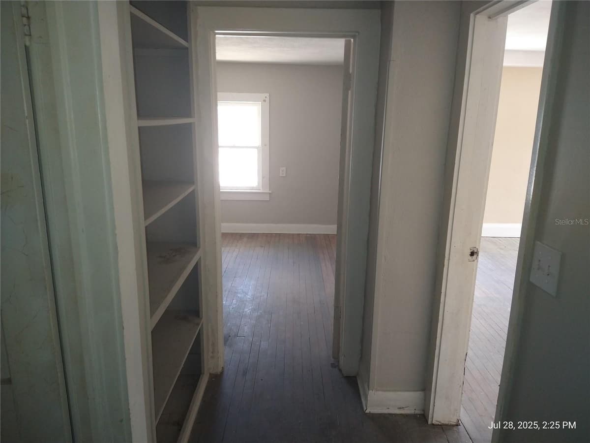 909 and 911 WEST HILLSBOROUGH AVENUE — photo 17 of 31