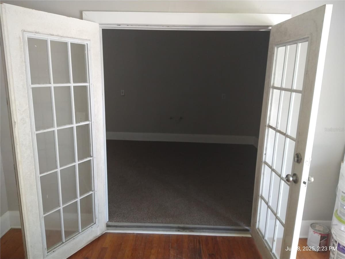 909 and 911 WEST HILLSBOROUGH AVENUE — photo 10 of 31