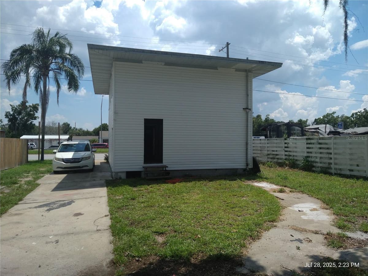 909 and 911 WEST HILLSBOROUGH AVENUE — photo 8 of 31