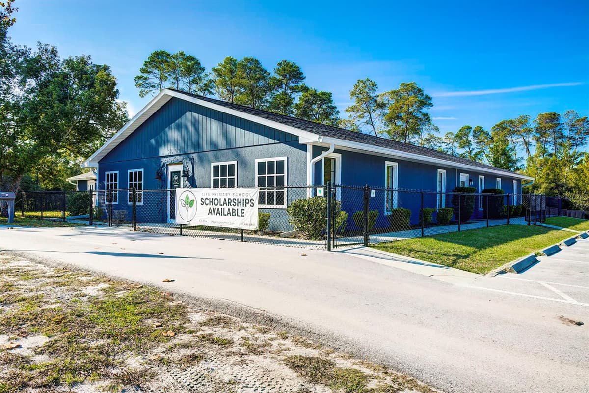 6001 DELTONA BOULEVARD — photo 1 of 40