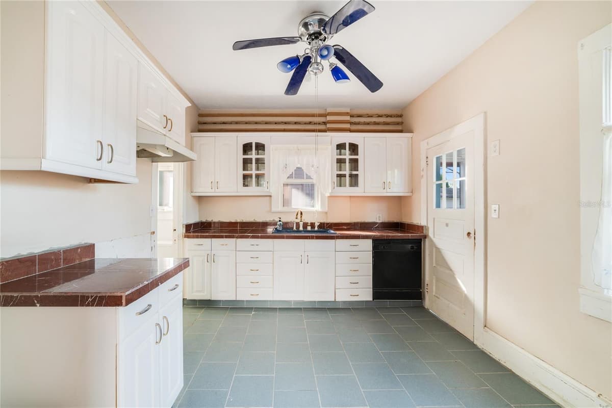 415 BRADDOCK AVENUE — photo 16 of 53