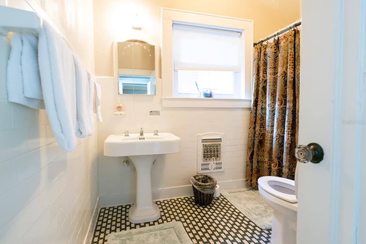 1200 LAKE OTIS DRIVE — photo 3 of 29