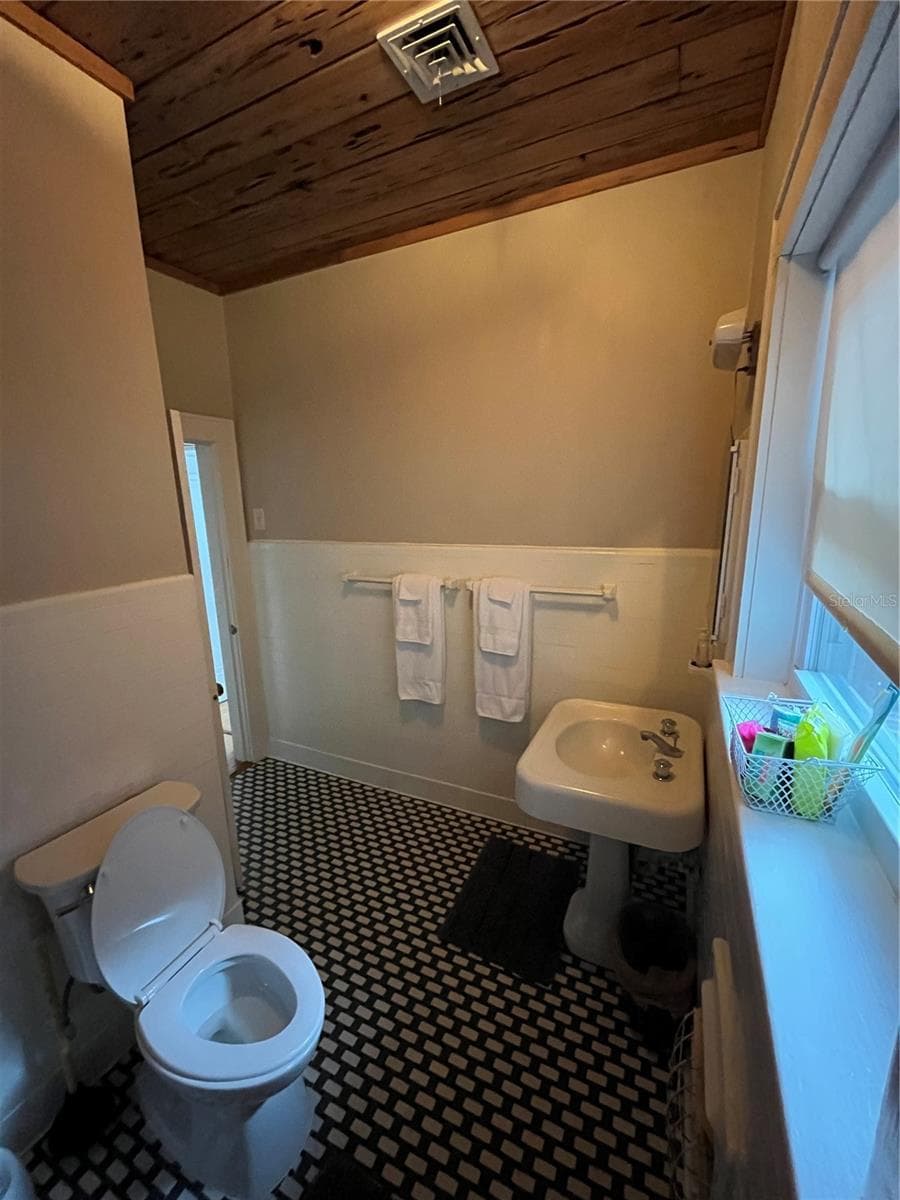 1200 LAKE OTIS DRIVE — photo 18 of 29