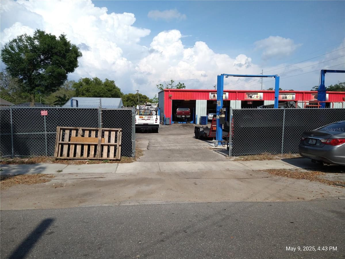 715 WEST WATERS AVENUE — photo 13 of 30