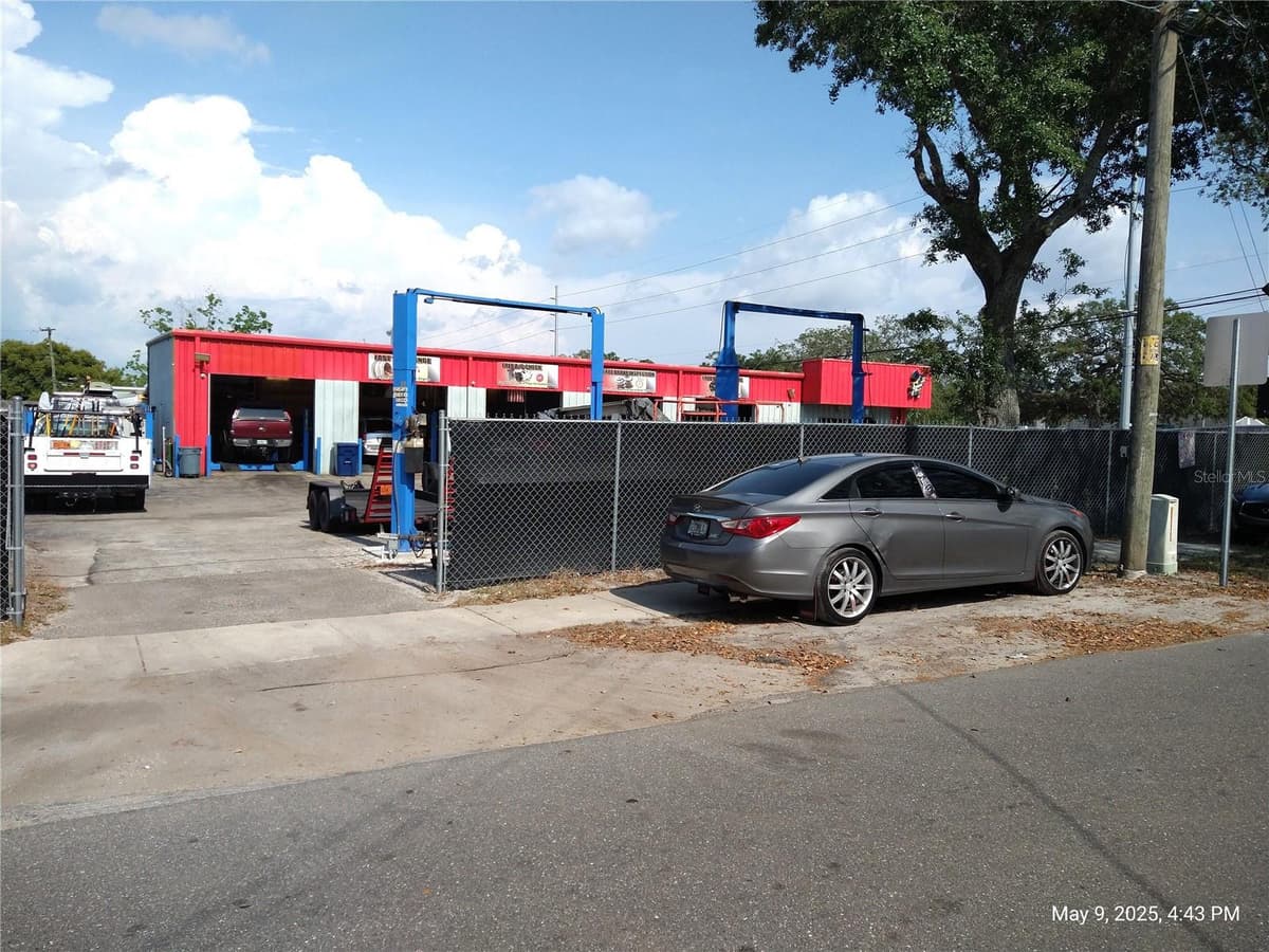715 WEST WATERS AVENUE — photo 14 of 30