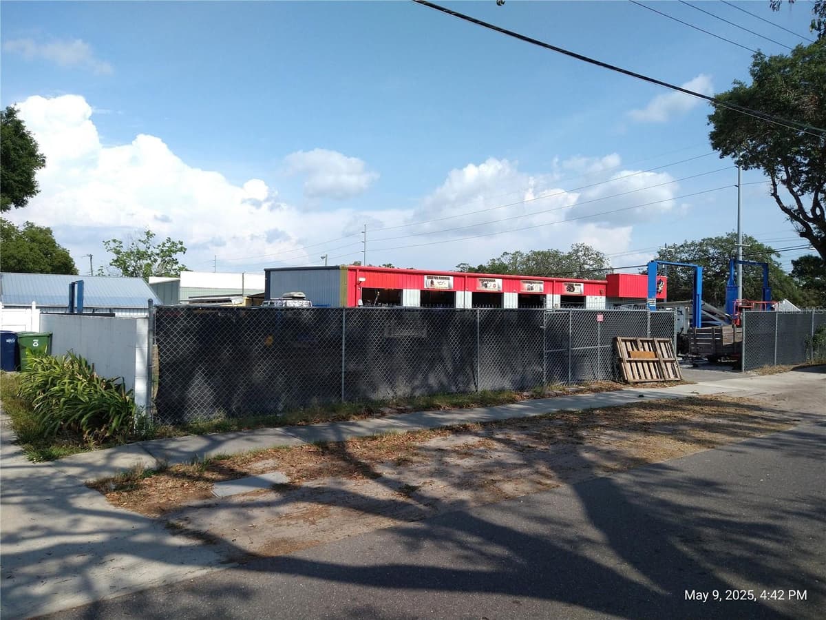 715 WEST WATERS AVENUE — photo 12 of 30