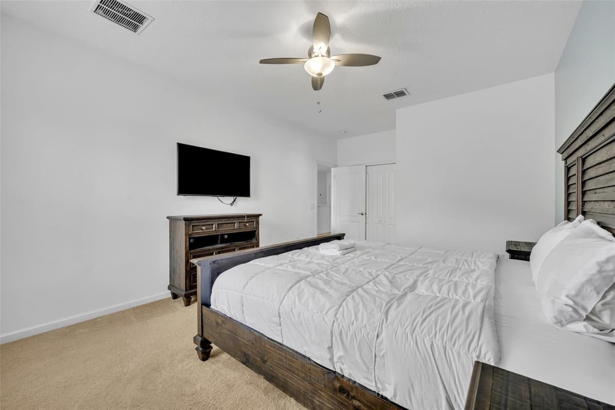 5244 OAKBOURNE AVENUE — photo 39 of 62