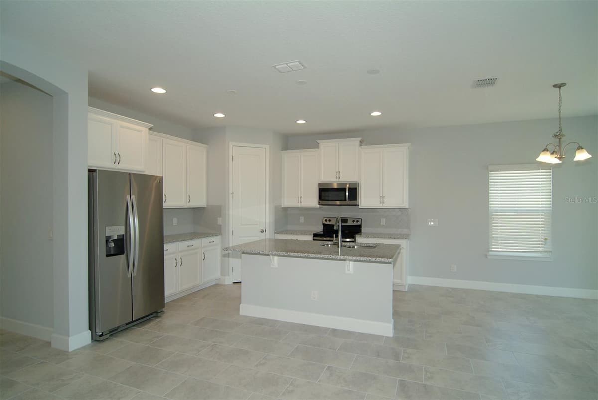748 ALBYON COURT — photo 4 of 7