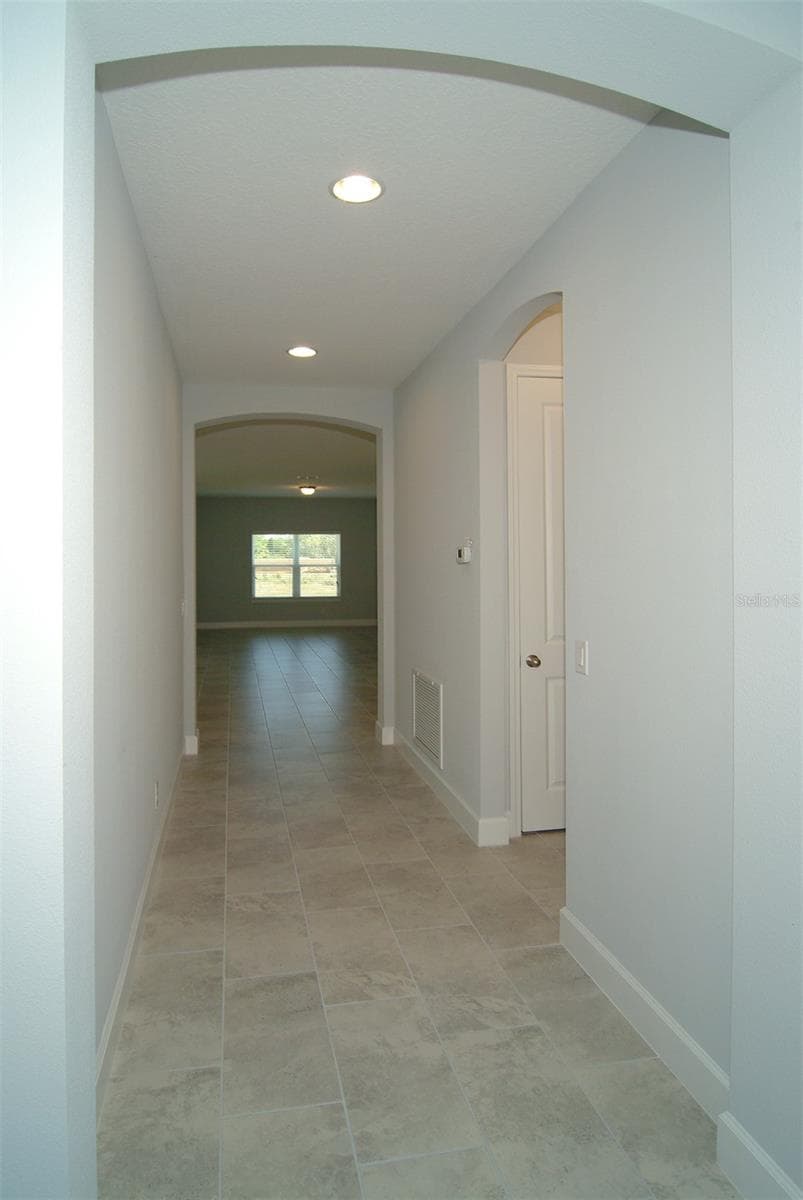 748 ALBYON COURT — photo 2 of 7