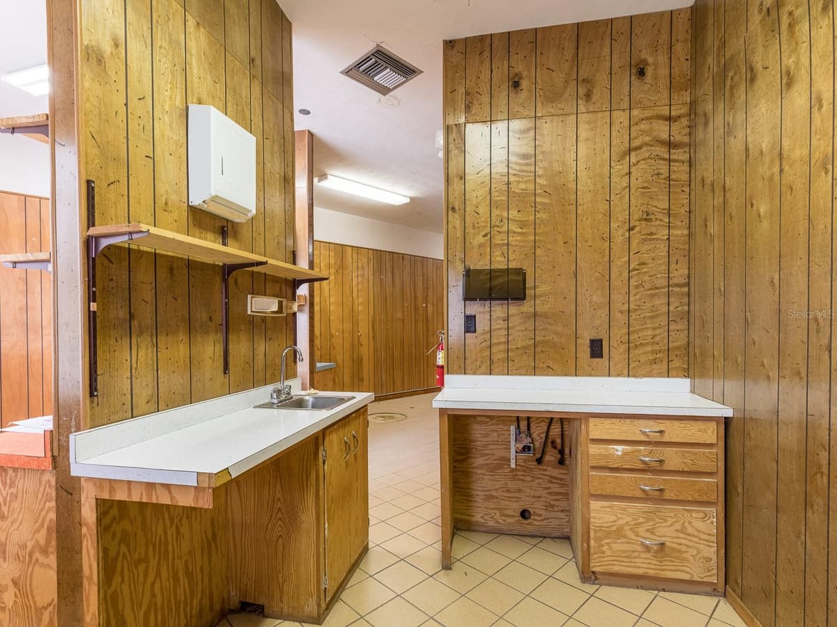 1204 HISTORIC GOLDSBORO BOULEVARD — photo 12 of 20