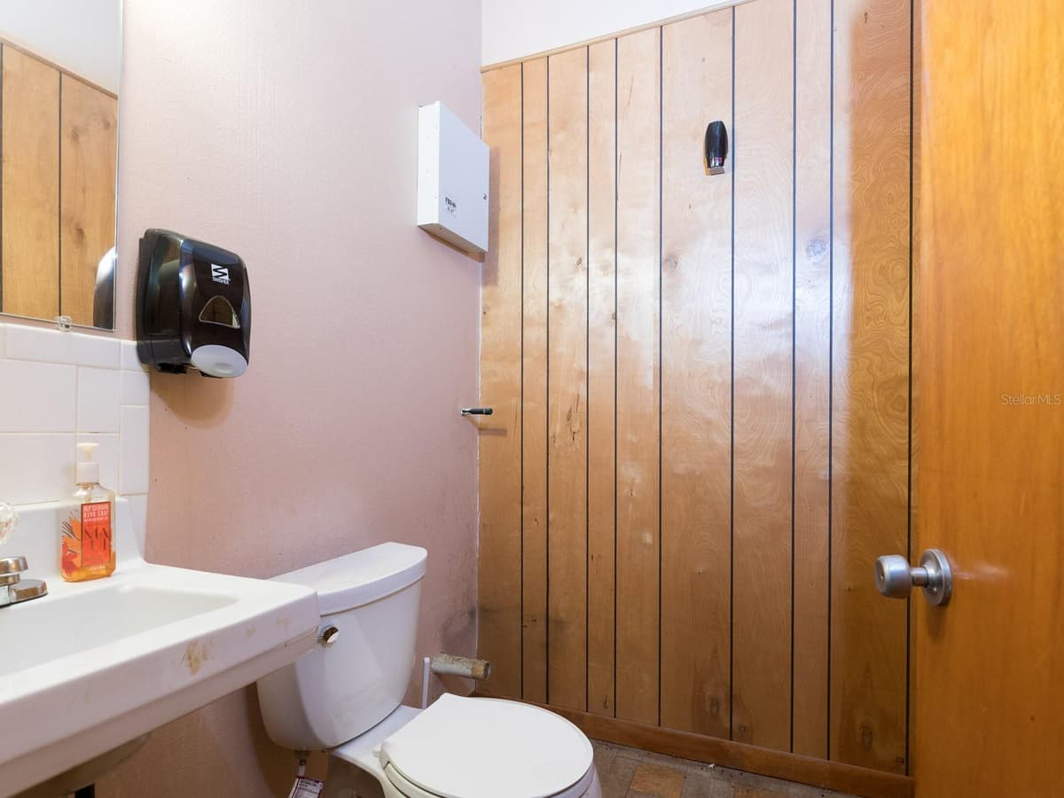 1204 HISTORIC GOLDSBORO BOULEVARD — photo 16 of 20