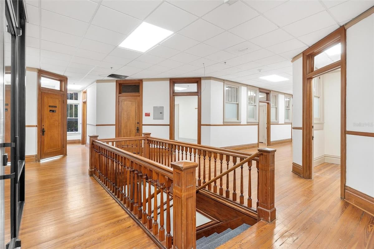410 MAIN STREET — photo 11 of 47