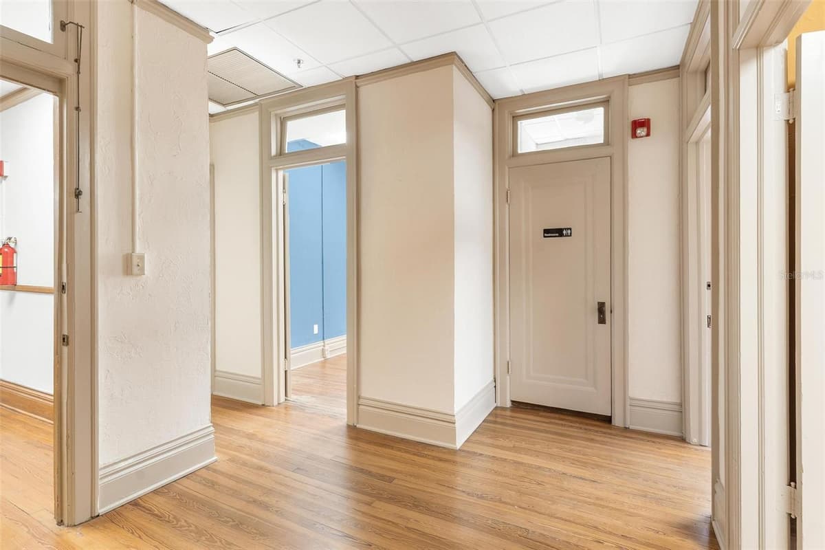 410 MAIN STREET — photo 15 of 47