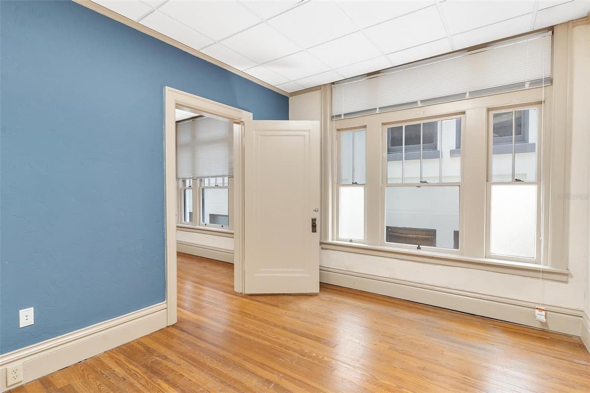 410 MAIN STREET — photo 19 of 47