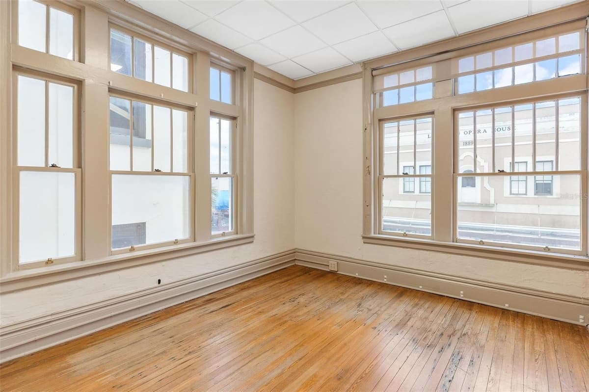 410 MAIN STREET — photo 14 of 47