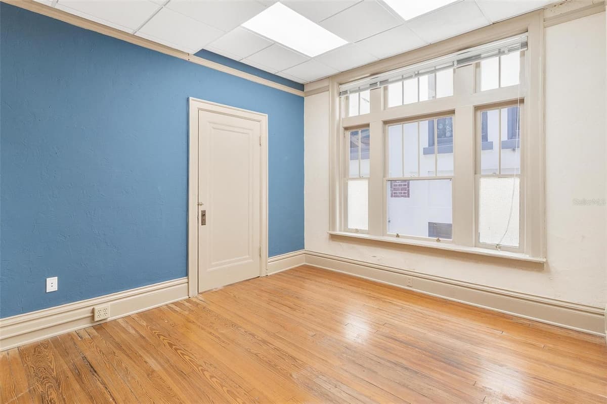 410 MAIN STREET — photo 17 of 47