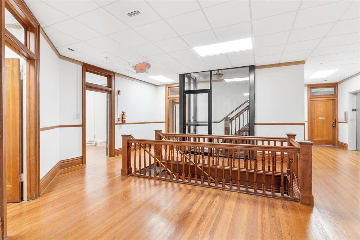 410 MAIN STREET — photo 10 of 47