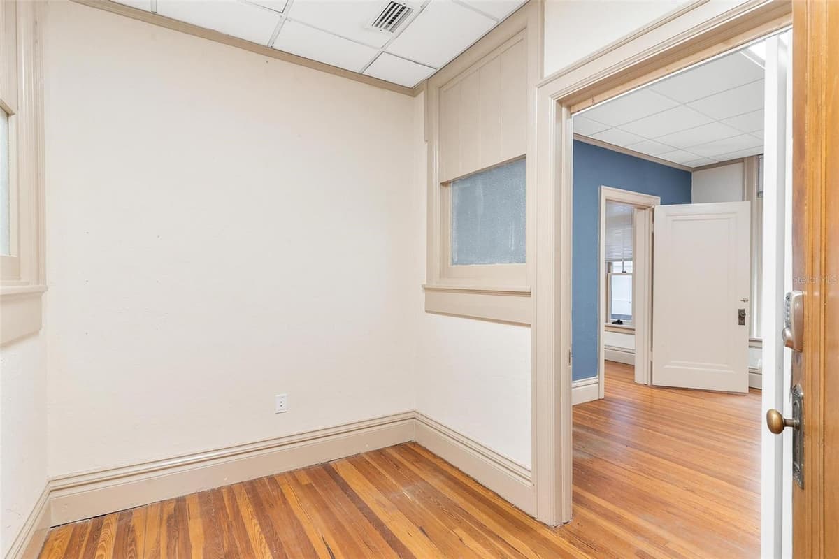 410 MAIN STREET — photo 18 of 47